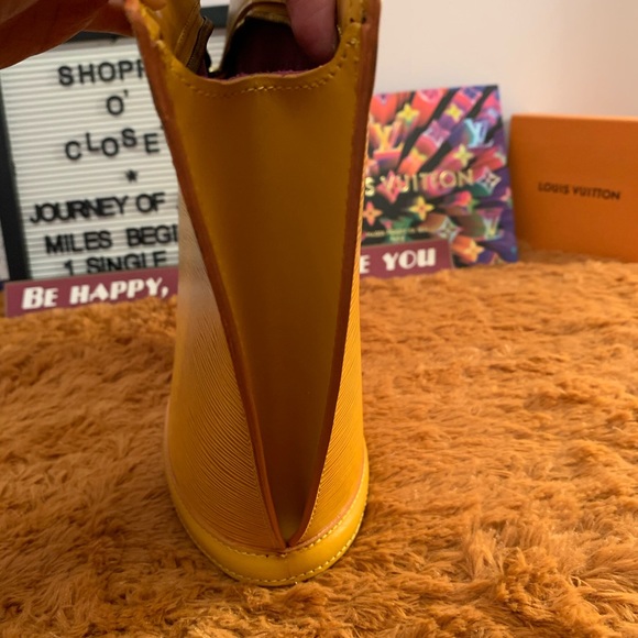 💯 Authentic LV Epi Leather Saint Jacques - Picture 9 of 16